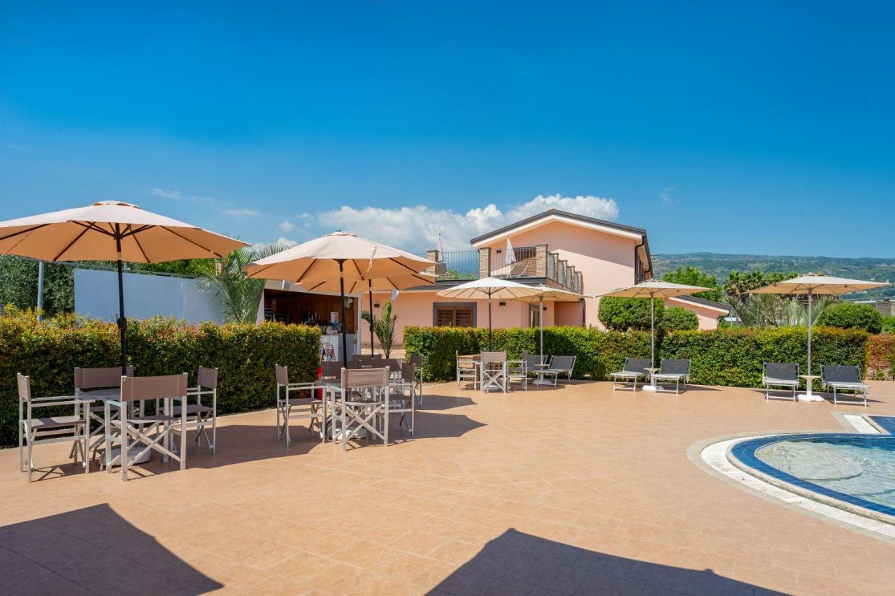 Il Giardino Country Holiday With Pool 타오르미나 외부 사진